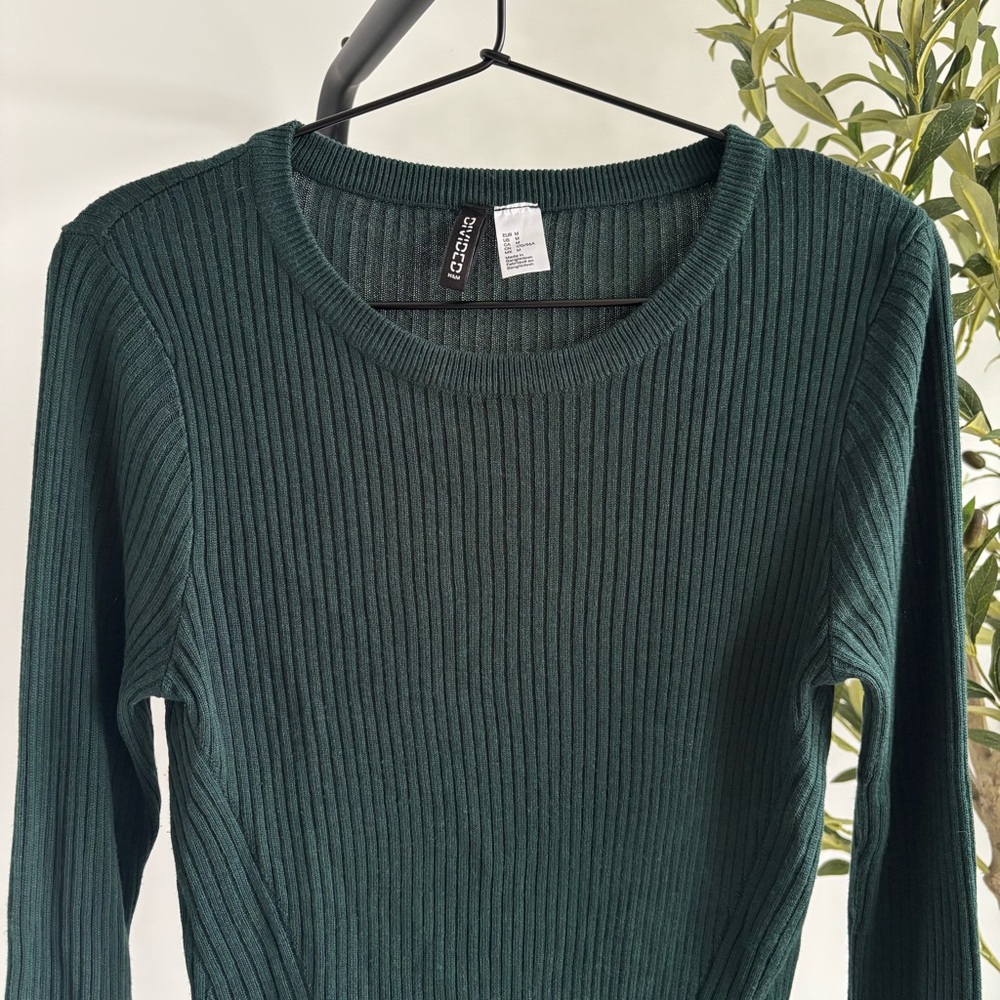 • [H&M] Ribbed Long Sleeve • - Picture 2 of 8